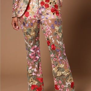 Erin Floral Print Trousers .